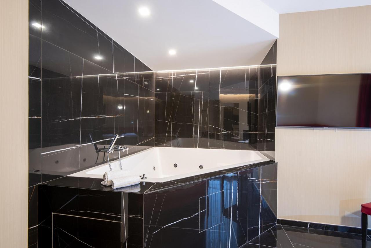 נולה Hotel Xbusiness מראה חיצוני תמונה