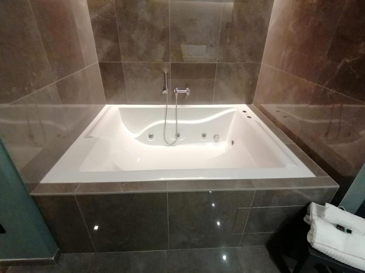 נולה Hotel Xbusiness מראה חיצוני תמונה