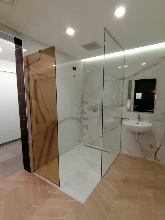 נולה Hotel Xbusiness מראה חיצוני תמונה
